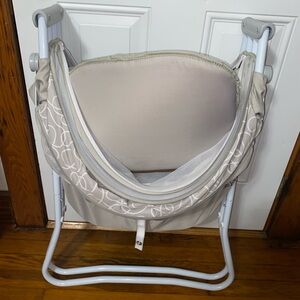 Travel bassinet